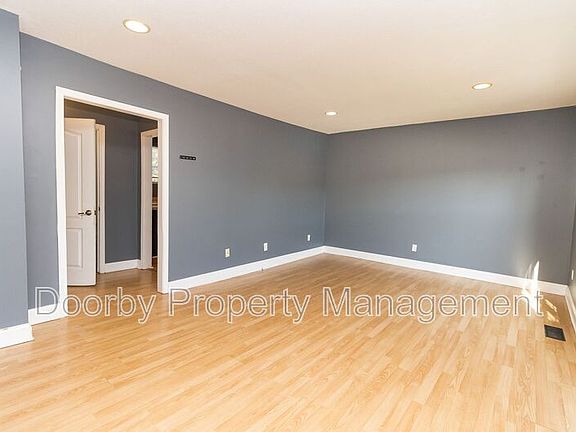 3rd image of 1707 Kirby Ave Unit B