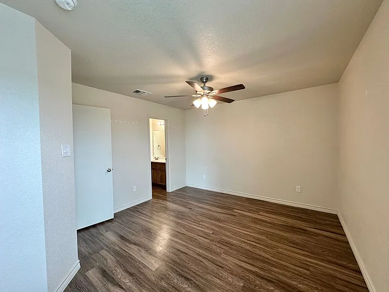 906 Childress Dr — Photo 26