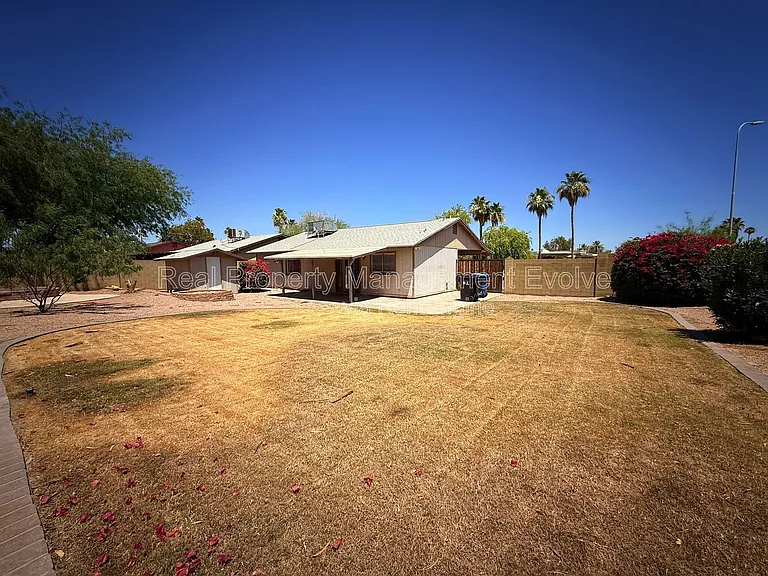 2401 W Fremont Dr — Photo 26