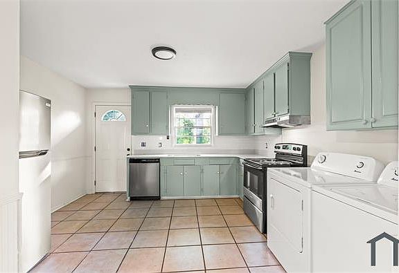 3rd image of 307 Springdale Dr #B