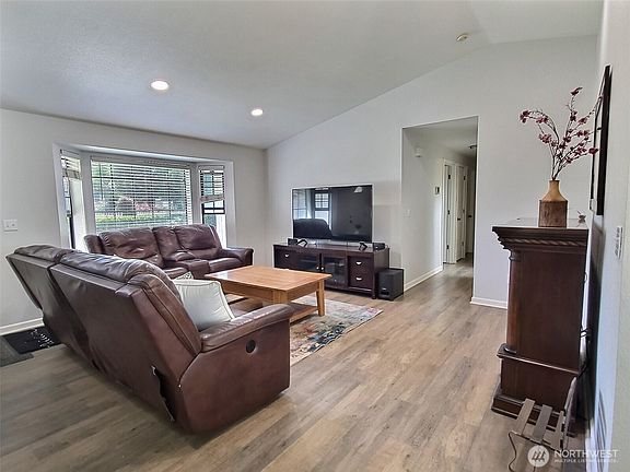 5th image of 3835 Blue Finch Court SE