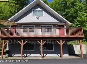 108 3rd St, Gouldsboro, PA