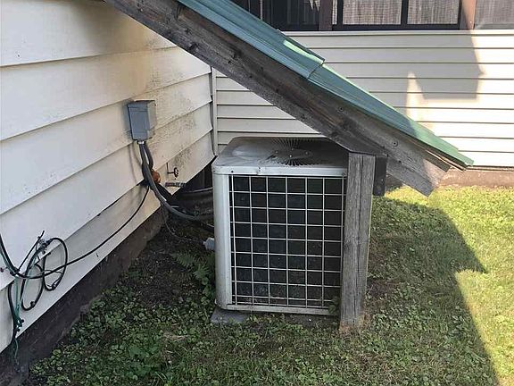 5th image of 416 Waverly St