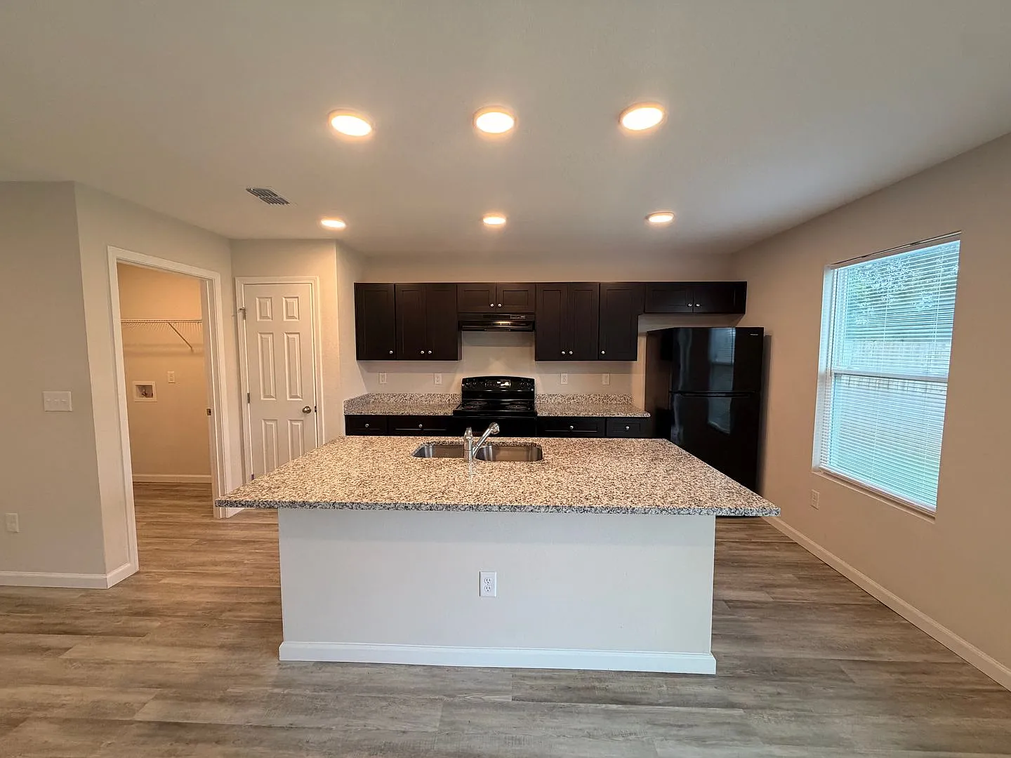 3/2 Single Family Home in Marietta! Pet Friendly! — Photo 3