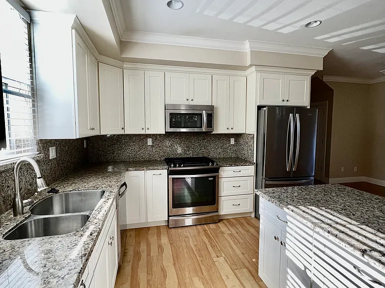 720 Harrison St — Photo 4