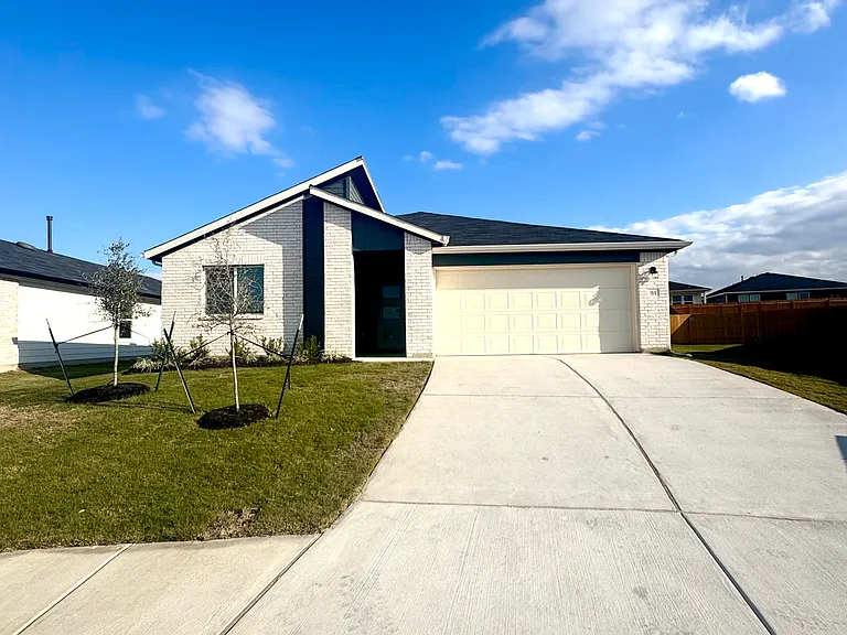 169 Gablynn Cv — Photo 1