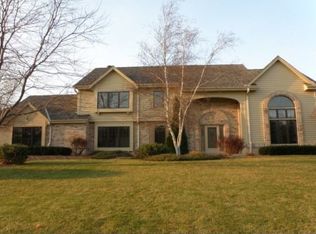 925 Weston Hills Dr, Brookfield, WI 53045