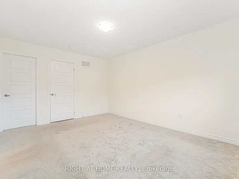 908 Sumac Cres — Photo 25