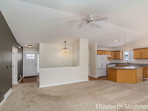3rd image of 6889 Peninsula Dr NE