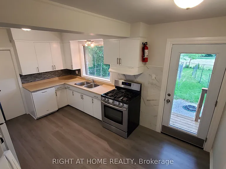 169 Yorkview Dr #1 — Photo 8