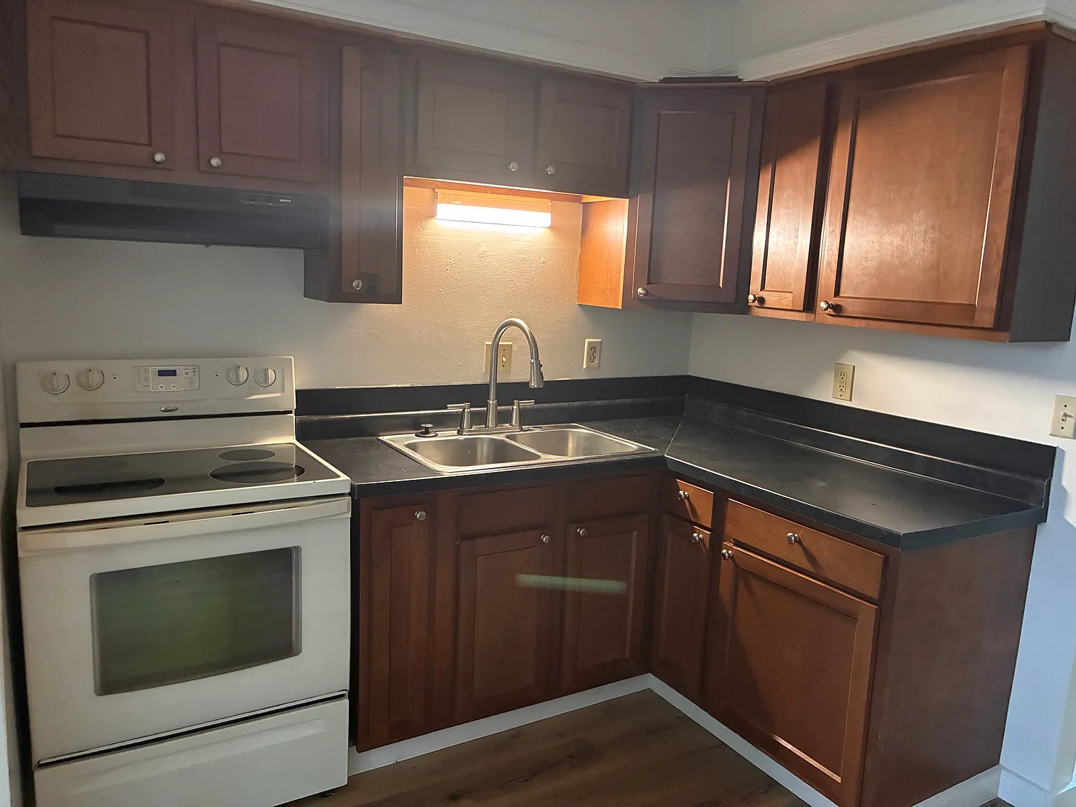 352 N Union Street — Photo 2
