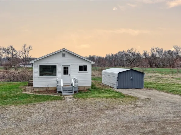 27 S Church St, Sherrodsville, OH 44675