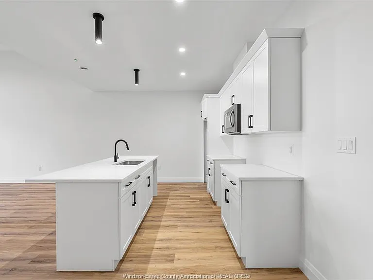 154 McLellan Ave #A — Photo 6