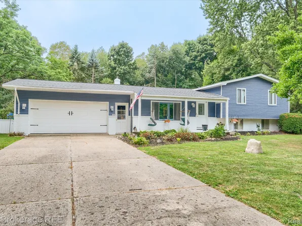 2127 Holly Tree Dr, Davison, MI 48423