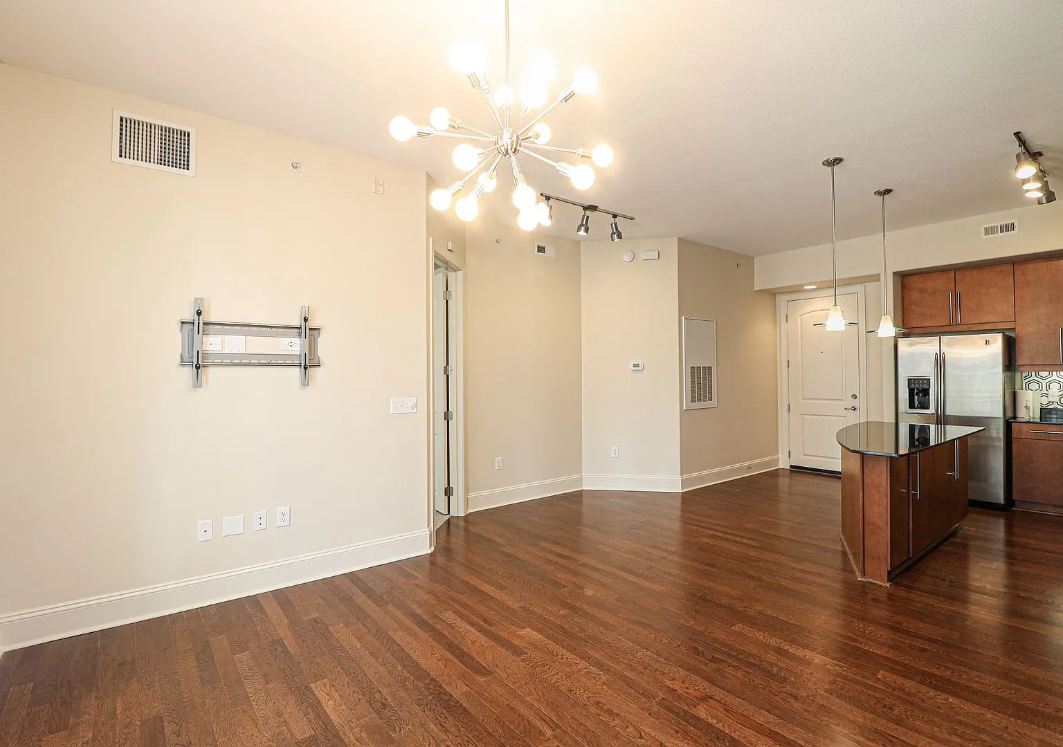 Piedmont Row Condo! — Photo 4