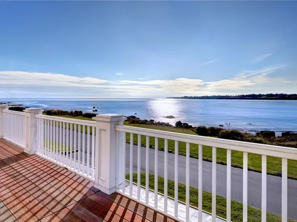 46 Esplanade St, Middletown, RI 02842