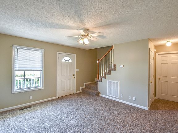 2nd image of 977 Applegrove Cir