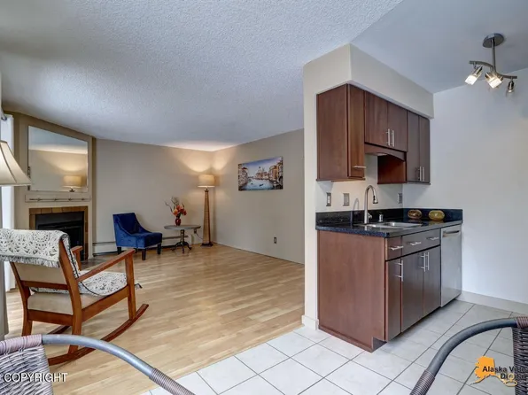 3031 Lois Dr APT 302, Anchorage, AK 99517