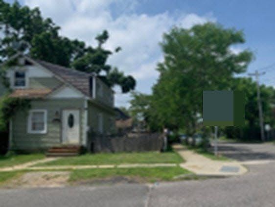 2nd image of 136 N Penataquit Ave