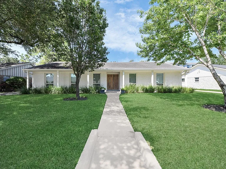 7610 Highmeadow Dr — Photo 2