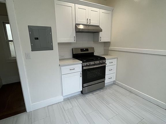 3rd image of 1516 Lombard St APT 3