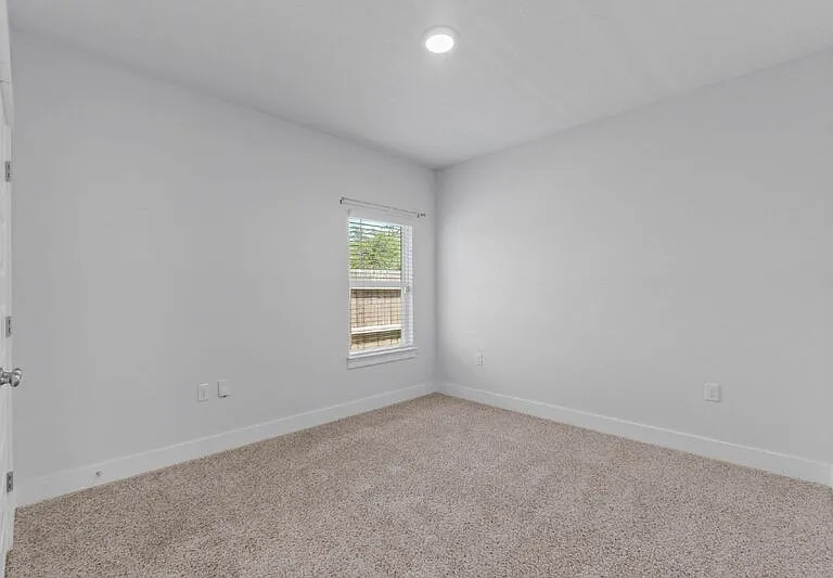 5857 Danbury Blvd — Photo 13