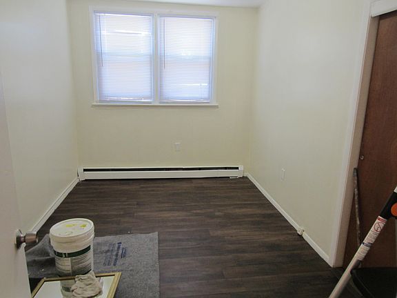 5th image of 123 Montclair Ave #1L