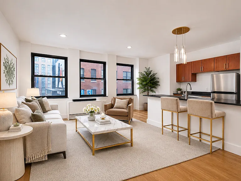 213 E 37th St #3FF — Photo 1