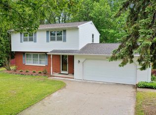 949 Myrtle Ln, Green Bay, WI 54304