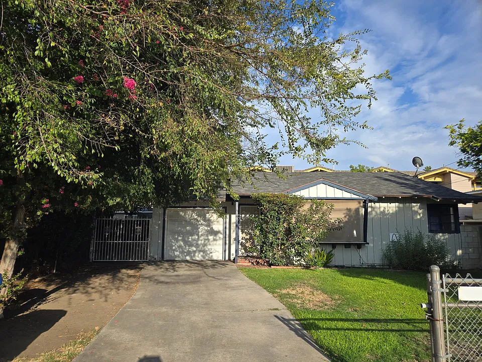 1810 Encino Ave