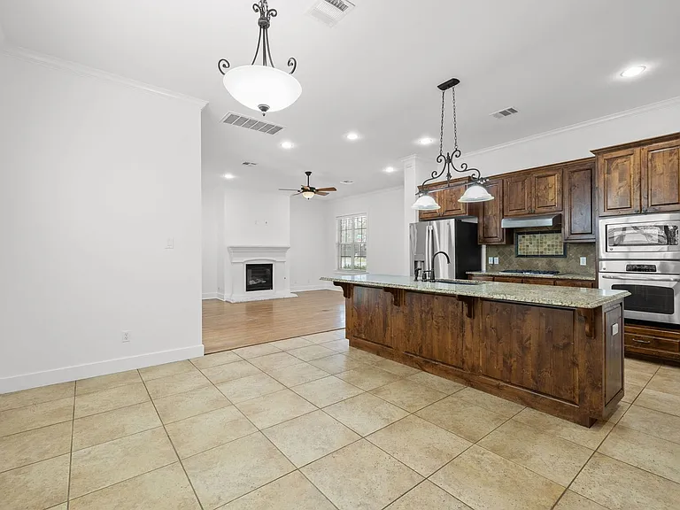 1607 Chelsea Ln — Photo 13