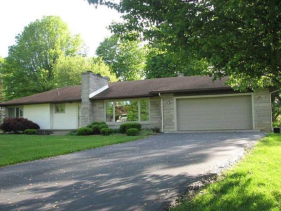 2nd image of 1011 S Beechwood Dr