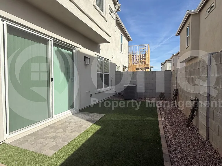 4911 E Village Dr — Photo 29