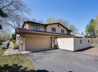 2410 Oxford St N, Roseville, MN 55113