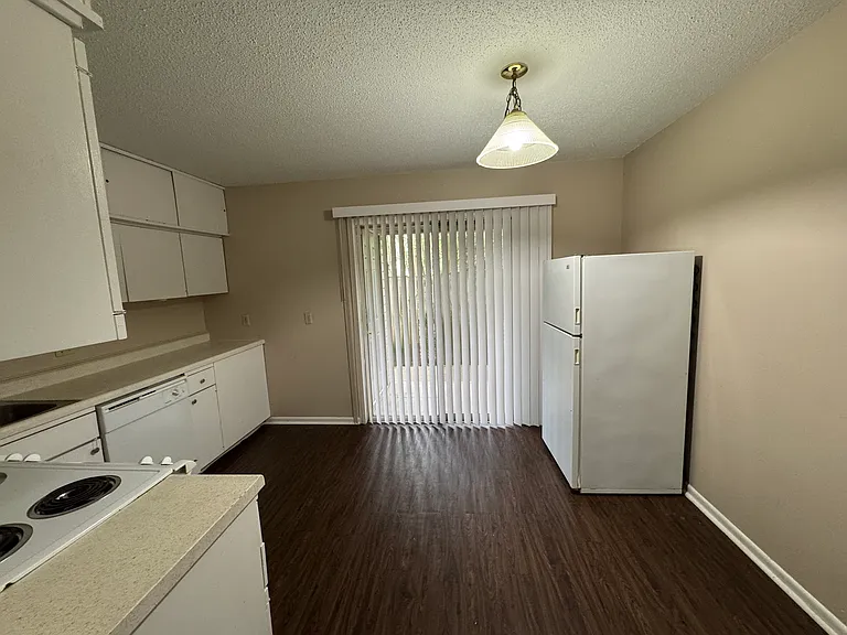 6321 Kavanaugh Blvd #4 — Photo 3