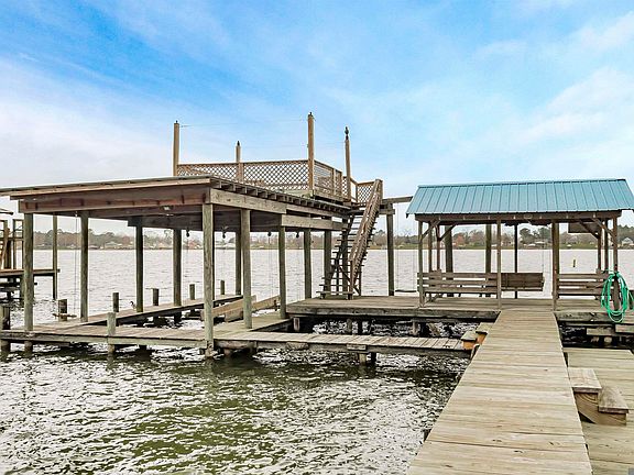 3rd image of 8689 Island Rd