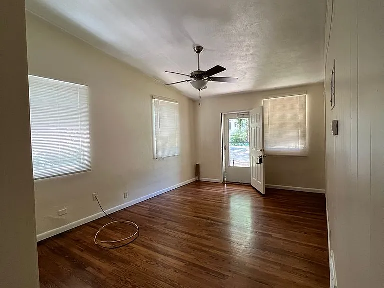 170-172 174 Hart Ave — Photo 14