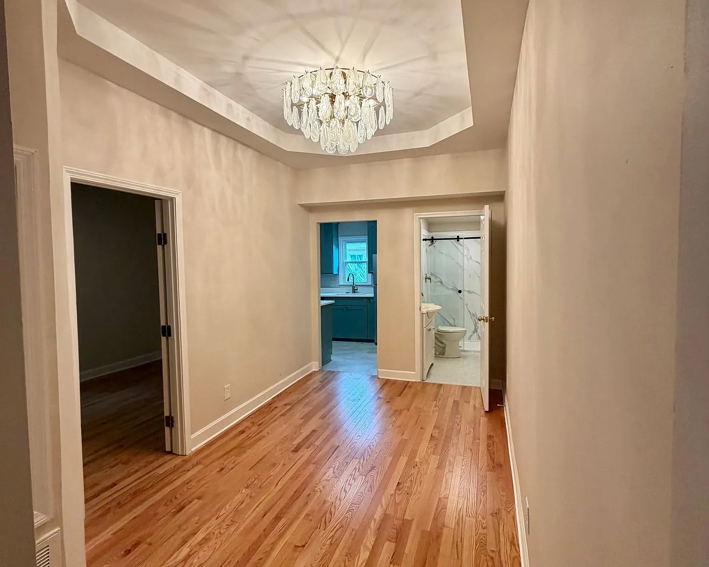 2 bedroom 1 bathroom renovated E Duffy — Photo 2