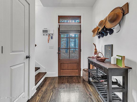 3rd image of 80 Village Cir