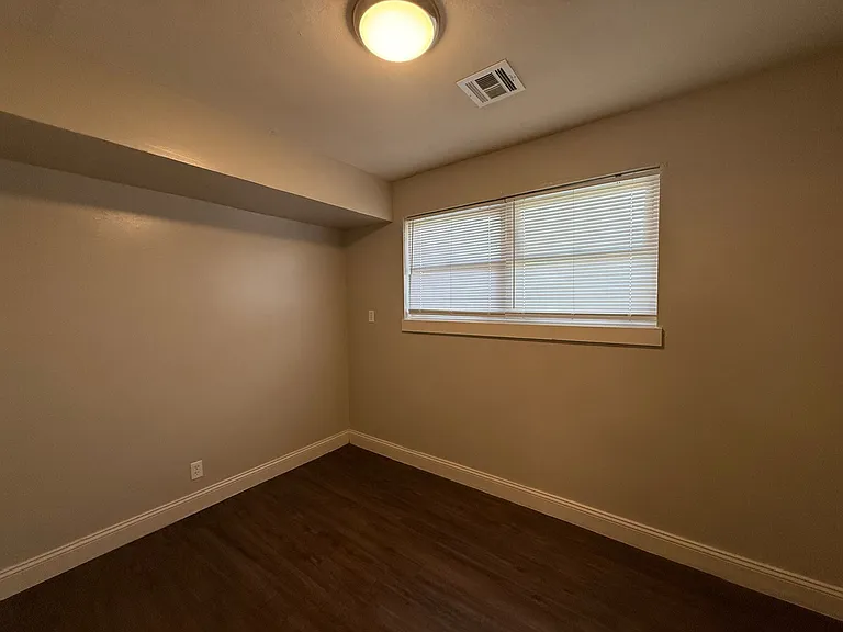 2422 W Savannah St — Photo 20