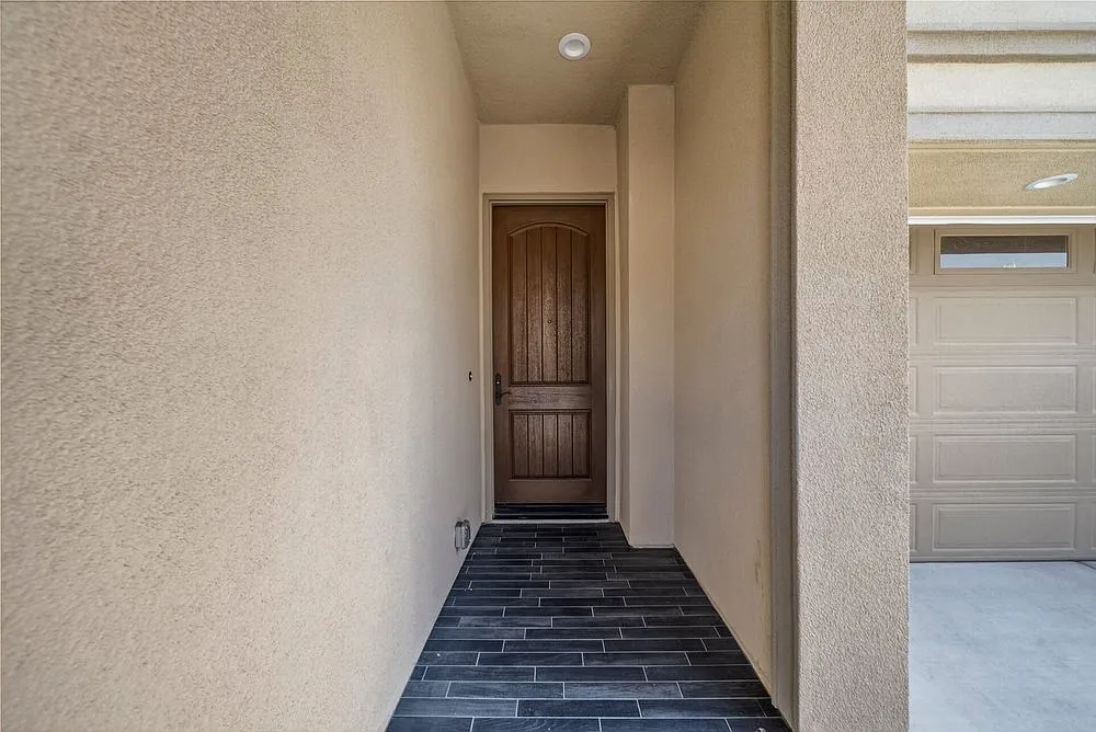 4 bed, 2664 sqft, $7,500 — Photo 2