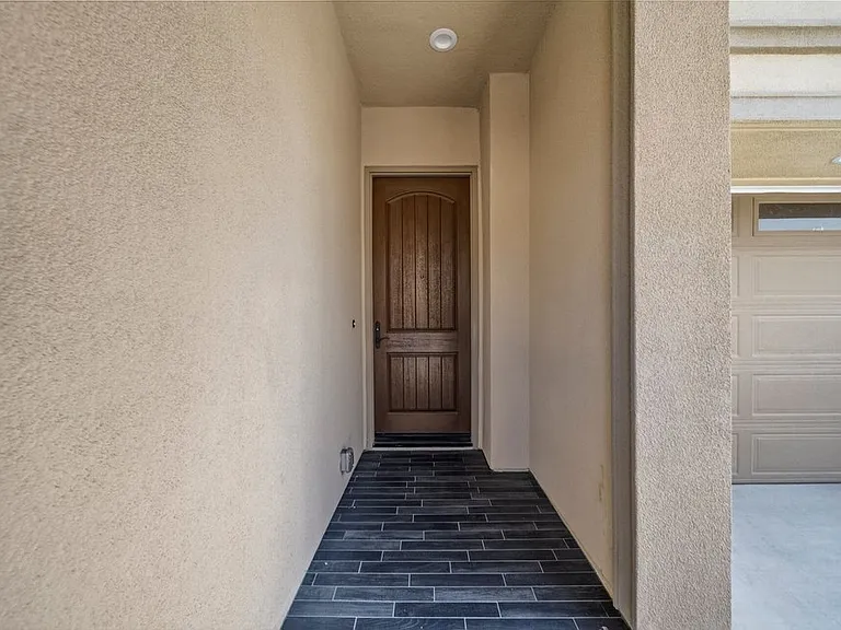20752 Spruce Cir — Photo 2