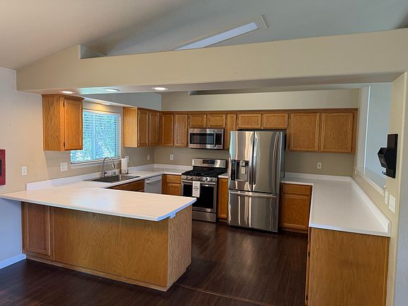 3rd image of 870 Rincon Way