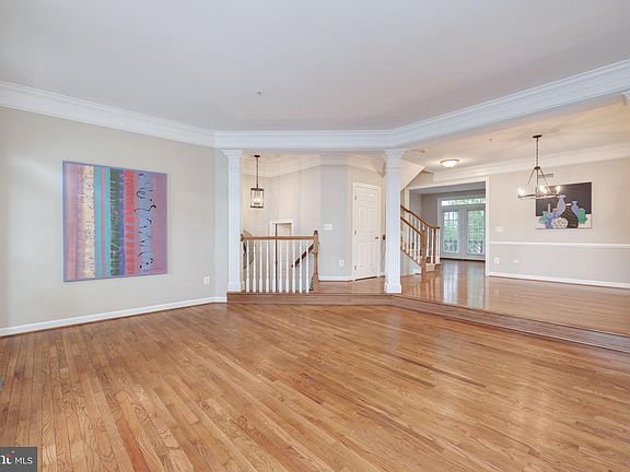 2nd image of 233 Somervelle St