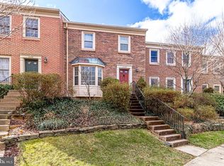 2296 Idylwood Station Ln, Falls Church, VA 22043