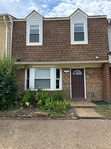717 Westminster Ln Photo 1