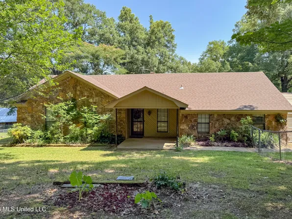 141 Oakdale Rd, Coldwater, MS 38618