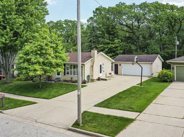 431 Dale DRIVE, Burlington, WI 53105