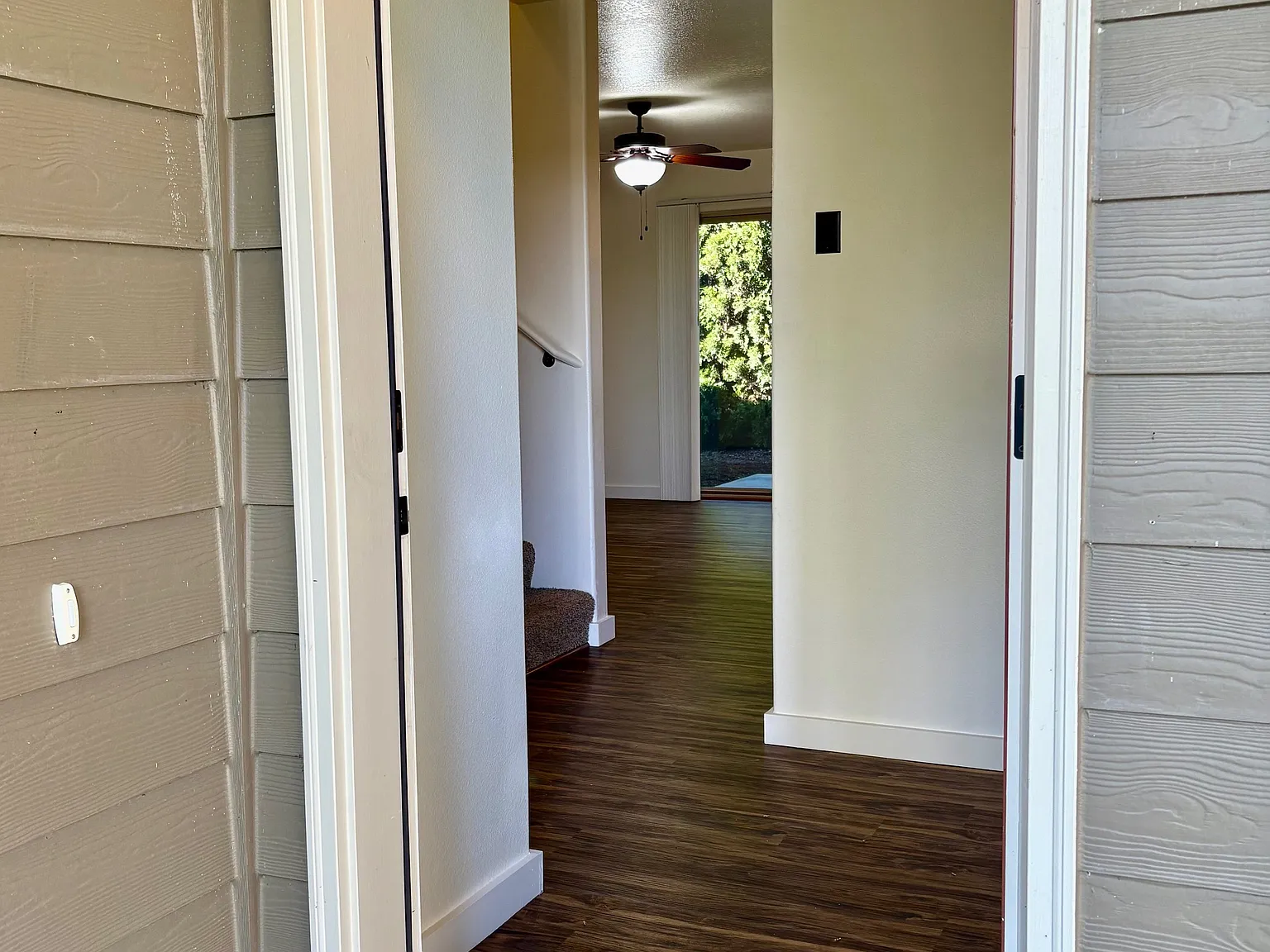3 bed, 2.5 bath, 1250 sqft, $2,100 — Photo 3