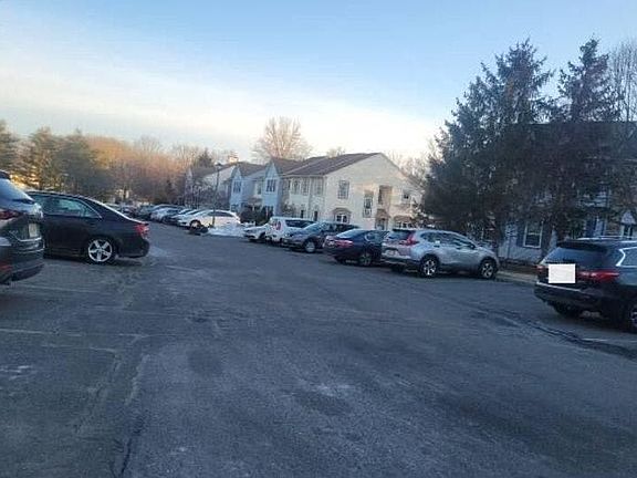 4th image of 35 Beacon Ct